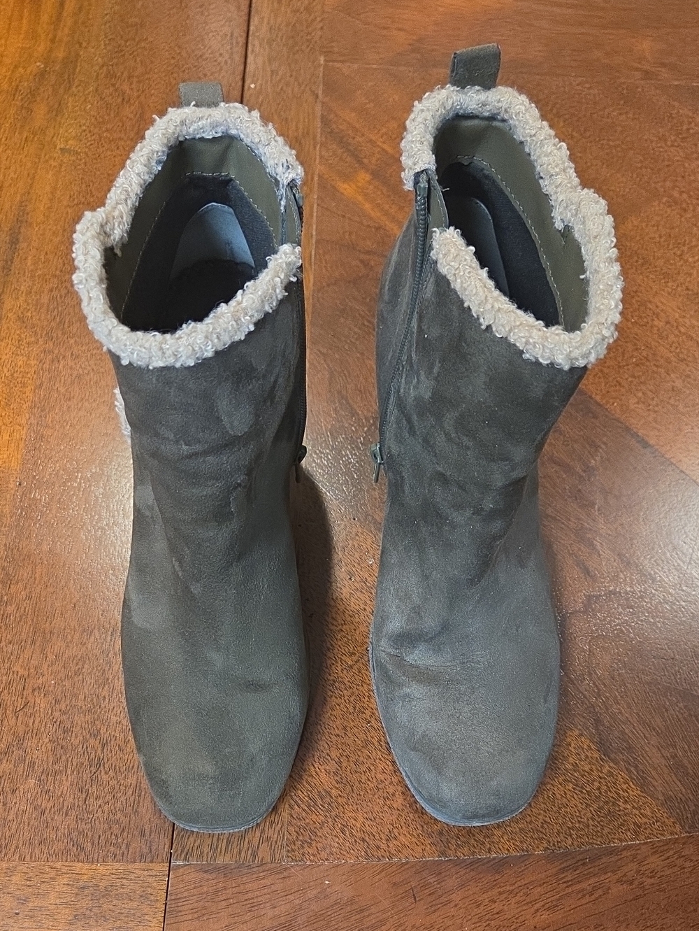 Wonderly JONI Olive Green Suede Ankle Boots with Cream Faux Fur Trim 8.5
